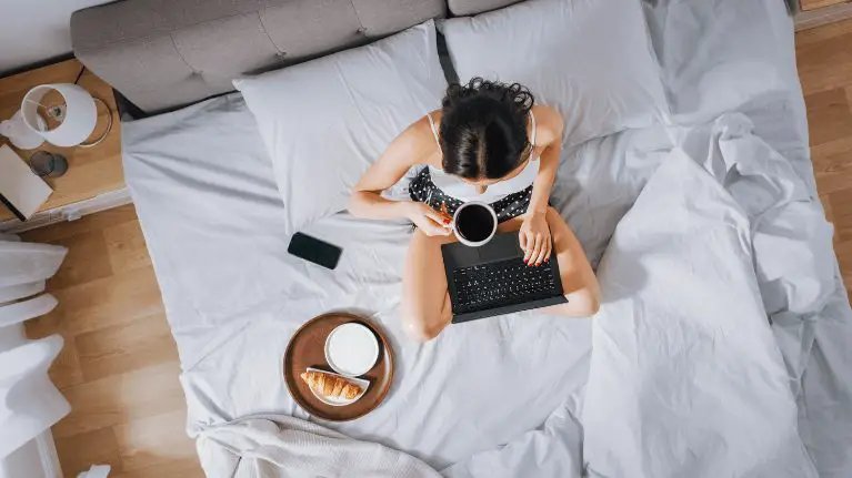 Why You Shouldn't Work From Bed #1: Affect Your Productivity Level